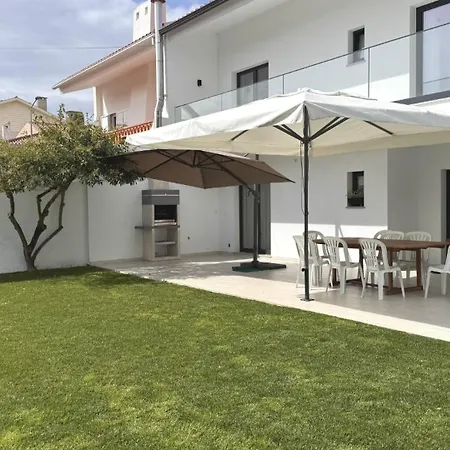 Holiday home Casa Da Praia, Piscina A Sal, Aquecida E Coberta -praia Da *