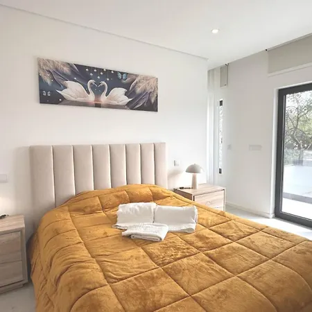 Casa Da Praia, Piscina A Sal, Aquecida E Coberta -praia Da