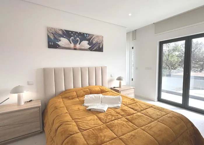 Casa Da Praia, Piscina A Sal, Aquecida E Coberta -praia Da